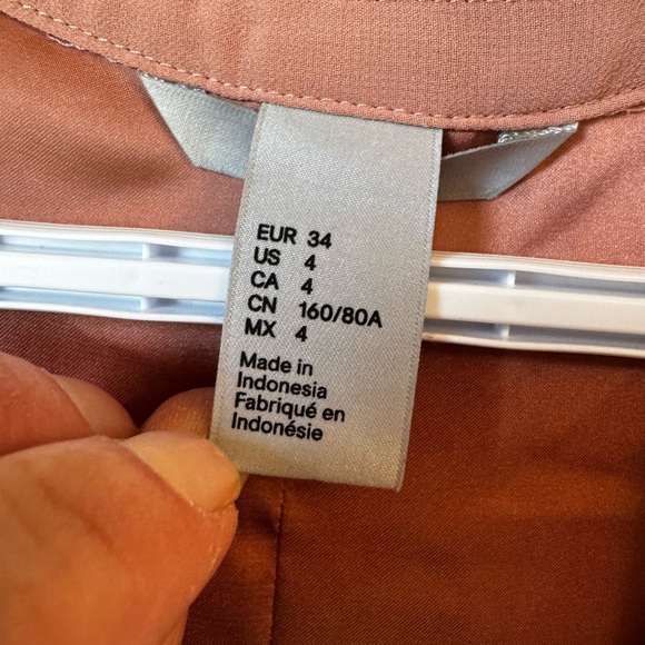 Peachy Pink Mini Sundress with V-Neck Flutter Sleeves - Picture 2 of 5